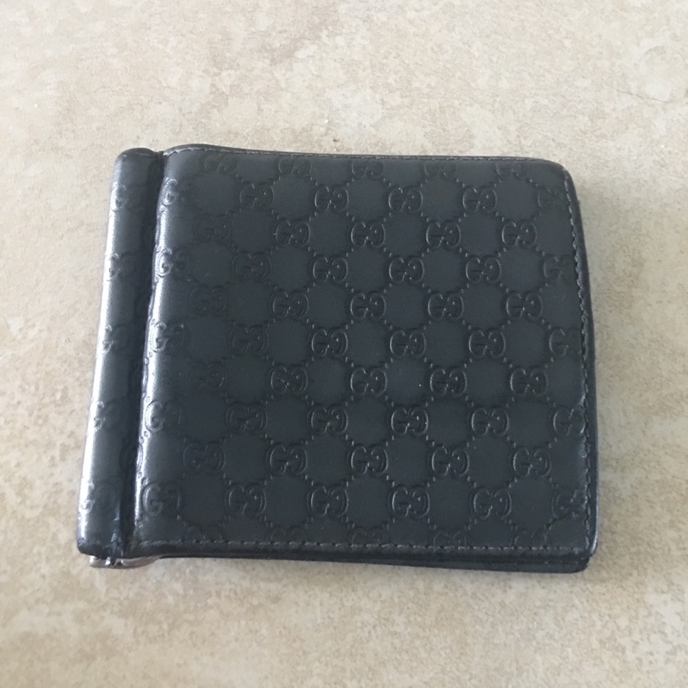 Gucci men’s embossed GG wallet with money clip